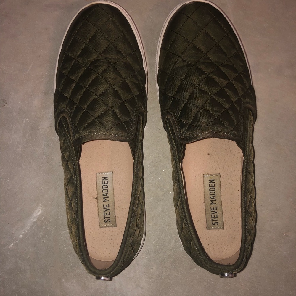 Size 8.5 Steve Madden slip ons